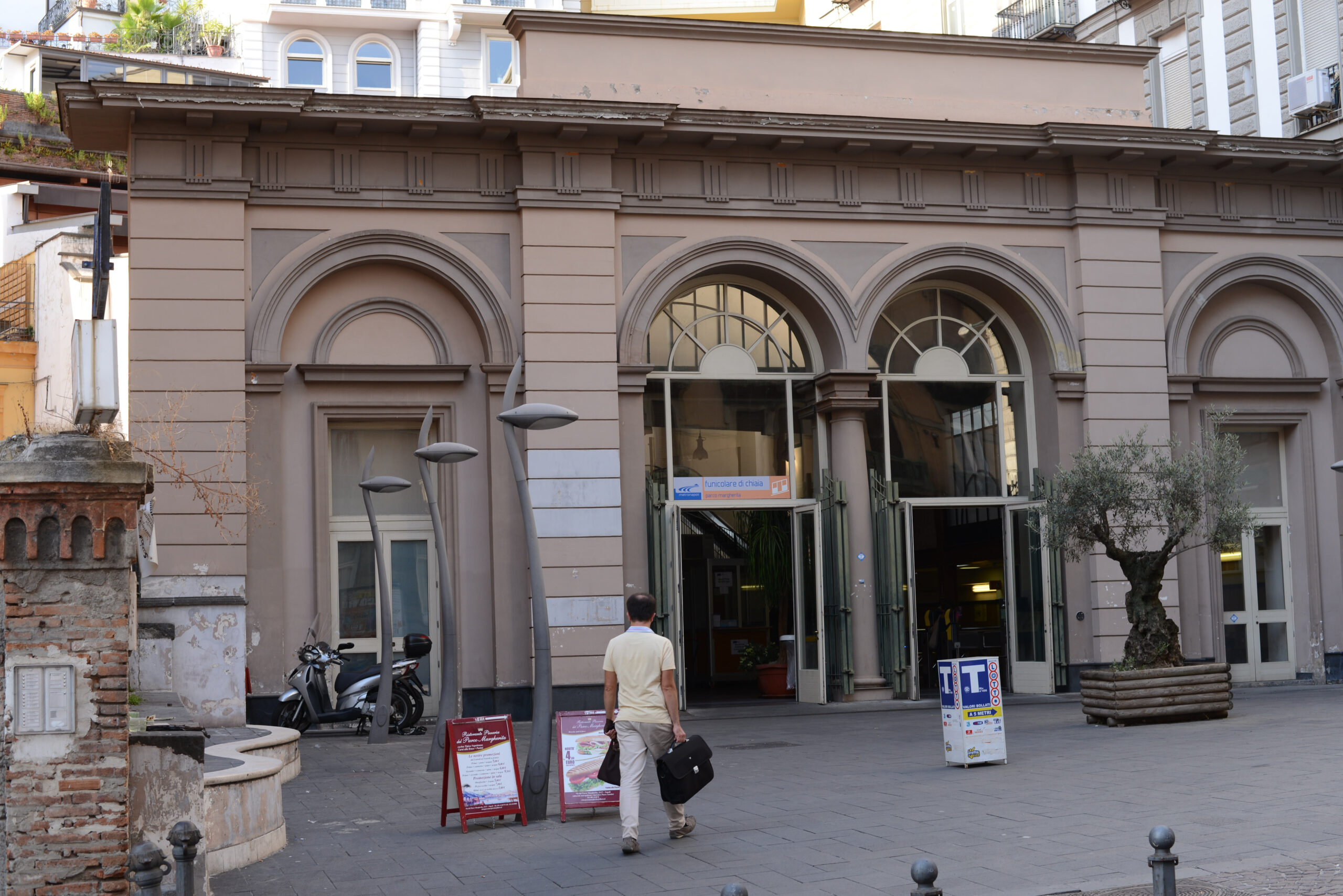 Funicolare di Chiaia · Parco Margherita (Chiaia) ↔ Cimarosa (Vomero)