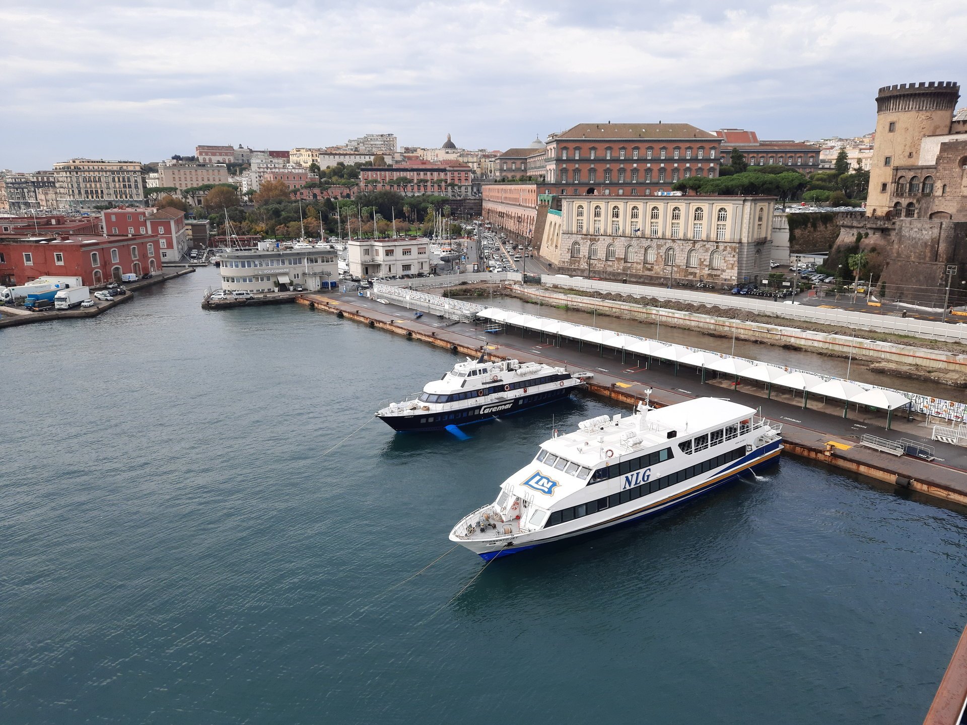 Porto di Napoli e traghetti per Capri